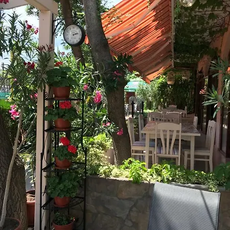 Oleander House And Tennis Club Szálloda