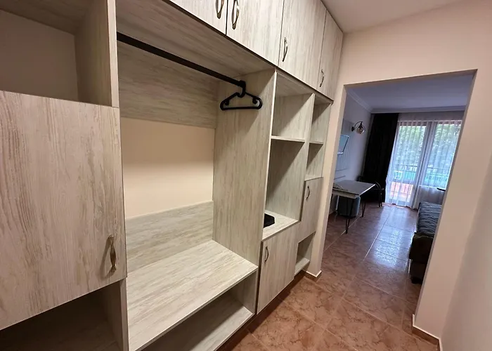 Oleander House And Tennis Club Отель