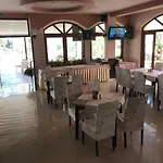 Oleander House And Tennis Club فندق