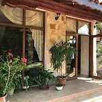 Oleander House And Tennis Club فندق