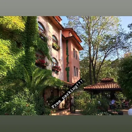 Oleander House And Tennis Club