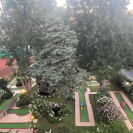 Хотел олеандър хаус и тенис клуб 3*