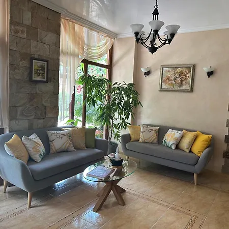 Oleander House And Tennis Club Otel