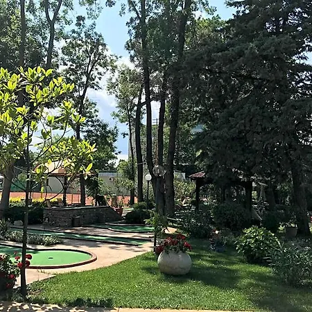 Oleander House And Tennis Club