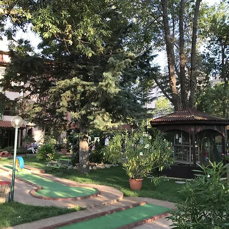 Oleander House And Tennis Club