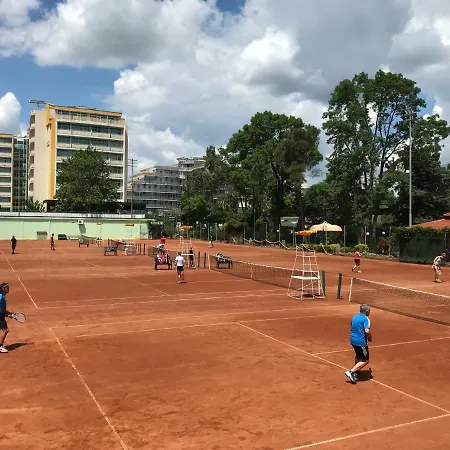 Oleander House And Tennis Club