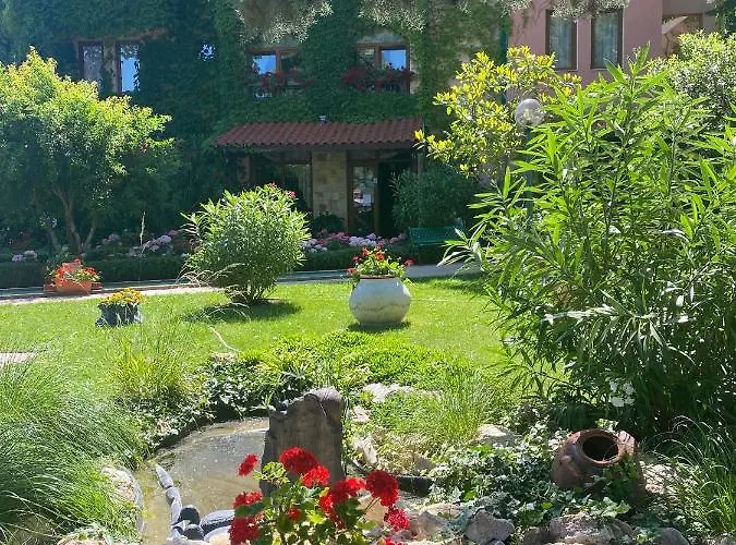 олеандър хаус и тенис клуб Хотел