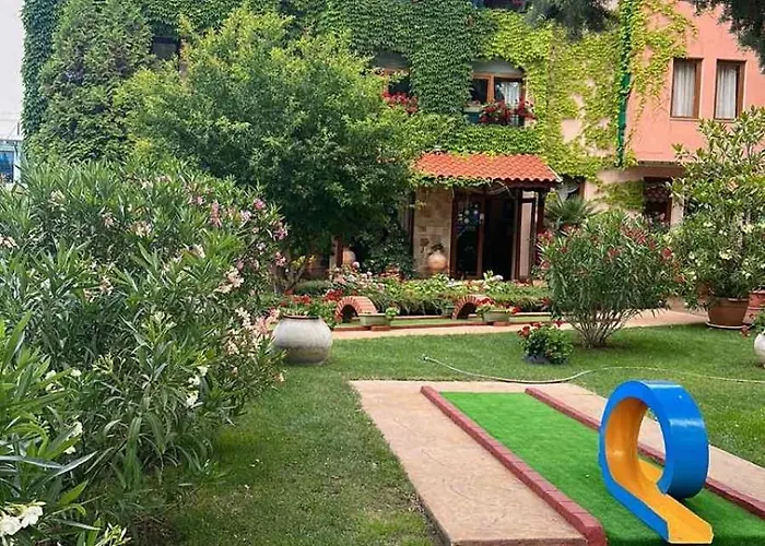 олеандър хаус и тенис клуб Хотел 3*