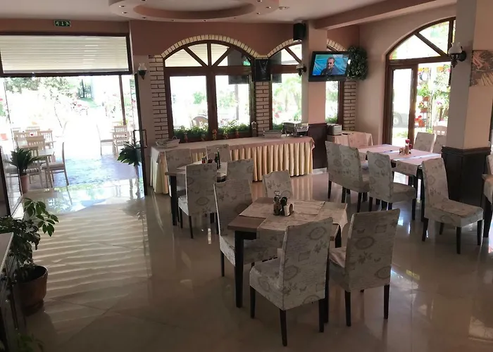 олеандър хаус и тенис клуб Хотел