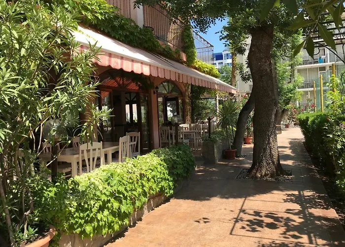 олеандър хаус и тенис клуб Хотел 3*