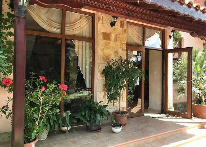 Oleander House And Tennis Club Hotel