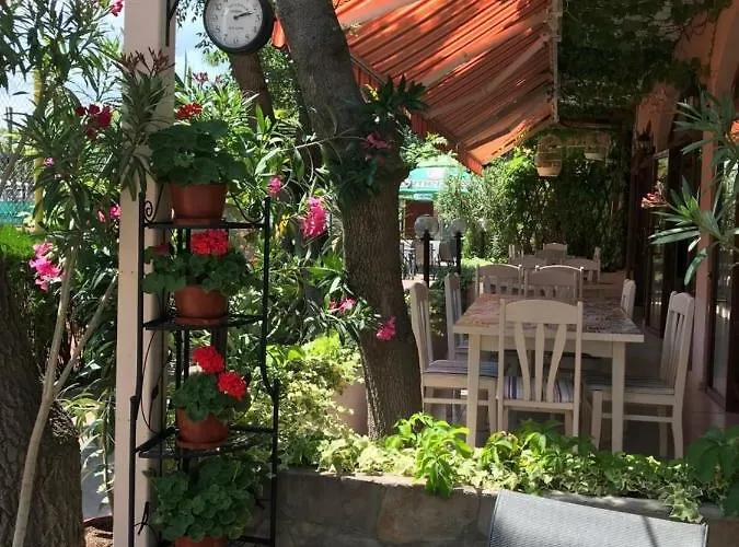 Oleander House And Tennis Club Hotel