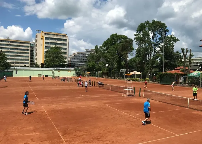 Oleander House And Tennis Club