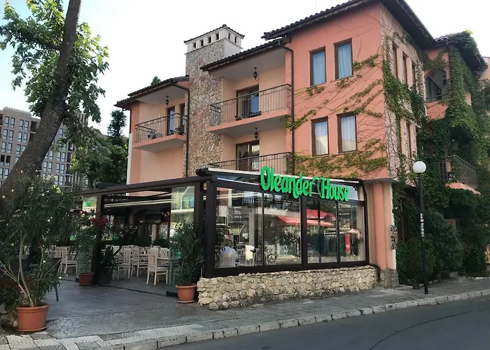 Oleander House And Tennis Club