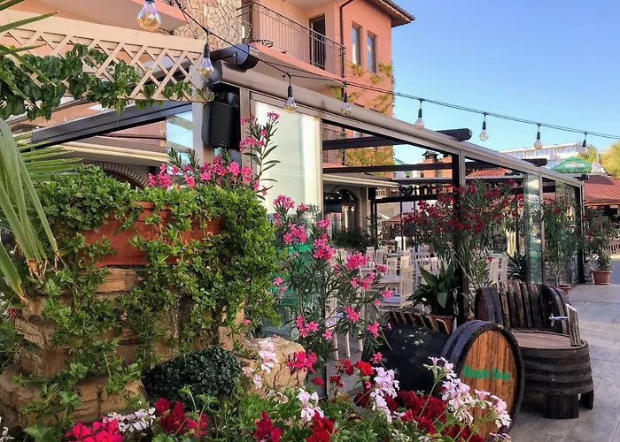 Hotel Oleander House And Tennis Club