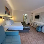 Hotel Oleander House And Tennis Club 3*