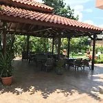 호텔 Oleander House And Tennis Club 3*