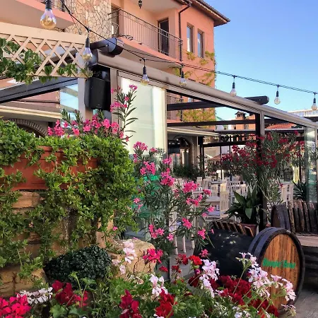 Hotel Oleander House And Tennis Club